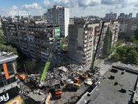 Під’їзд 9-поверхового будинку у Києві завалився: 10 людей – зникли безвісти і пів сотні потерпілі (ФОТО)