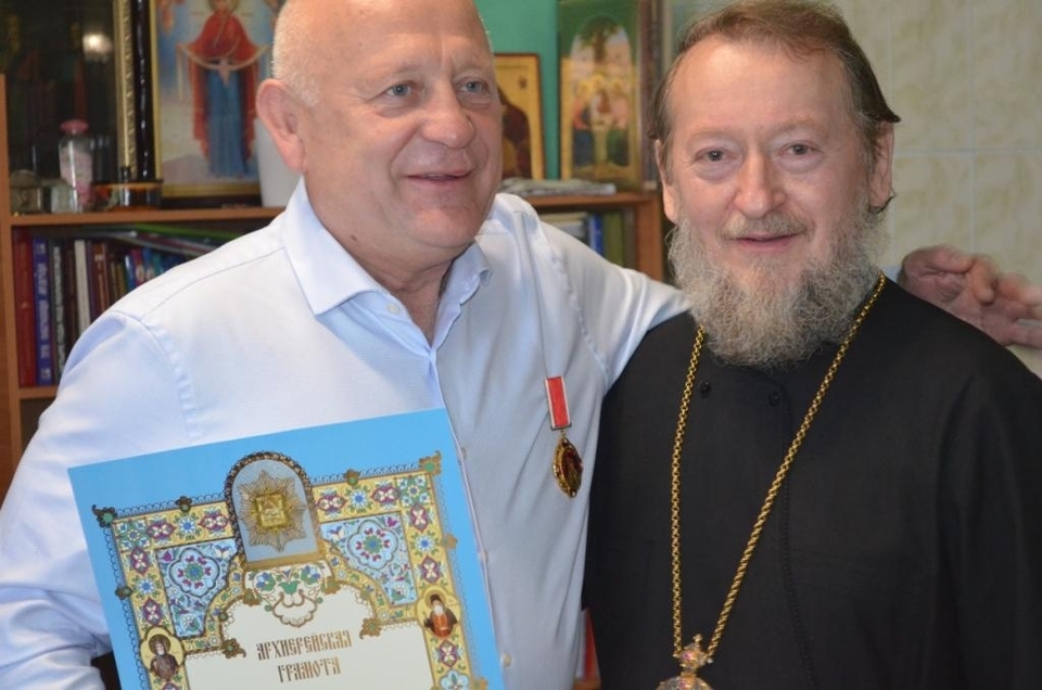 Данильчук отримує орден від Митрополита УПЦ (МП)