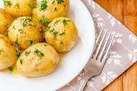 Перша українська молода картопля цього року коштуватиме 80 гривень, – експерт