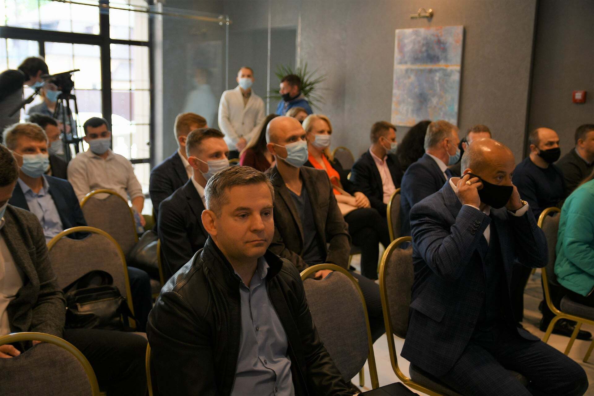 Учасники форуму щодо стратегії розвитку рівненського аеропорту. Фото зі сторінки Віталія Коваля у Фейсбуці. 