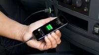 Чому смартфон не можна заряджати в автомобілі