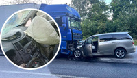 Лобове зіткнення неподалік Рівного – Mitsubishi врізався у вантажівку: Від удару спрацювали подушки безпеки (ФОТО)