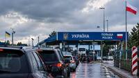 8 годин на кордоні з Польщею: що відбувається на виїзді з України
