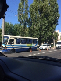 Пасажирський автобус в'їхав у стовп у Рівному (ФОТО) 