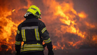 На Дубенщині горить територія пінопластового заводу: на місці рятувальники