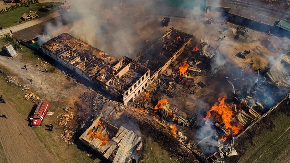 Цю пожежу гасили 42 рятувальники. Фото - Vad V. Polenchuk
