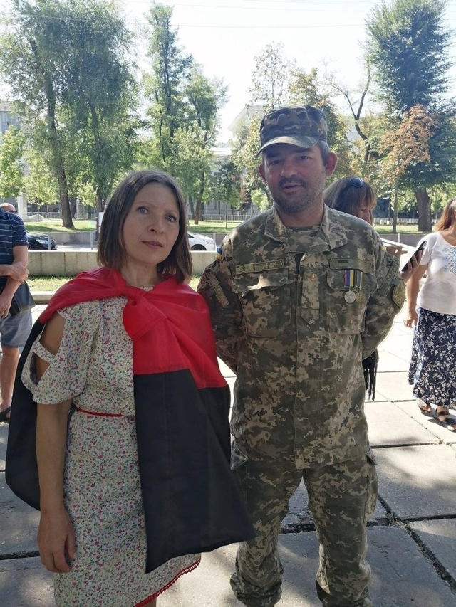 Вікторія Жданова з військовослужбовцем