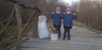 На Рівненщині 4-річні малюки самотужки зібрали сміття