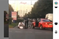 ДТП на Проспекті Миру: велосипедист лежить на дорозі (ВІДЕО)