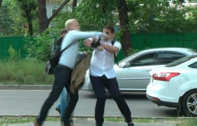 Шабунін зривається на блогера, який до нього чіплявся і ліз в обличчя з камерою