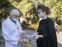 Тисячного пацієнта, що одужав від коронавірусу, виписали з міської лікарні Рівного (ФОТО)