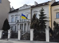 Нові повноваження українських консульств за кордоном: які документи можна отримати, не повертаючись в Україну?