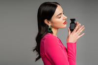 Що насправді роблять парфуми з вашим тілом: вплив, про який мало хто замислюється