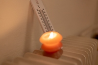 Безпечні рішення для холодної зими: як зігріти дім без опалення та електрики