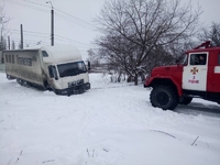Поблизу Рівного рятувальники витягували зі снігу фуру (ФОТО)