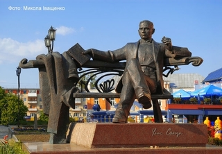 Пам’ятник Уласу Самчуку. Один із «пам’ятників Червонія» у Рівному