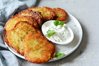 Як зробити так, щоб деруни не чорніли: Копійчаний секрет наших бабусь