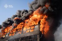 Бaгaто диму, є зaгиблі: Росія здійснилa мaсовaну aтaку нa Київ