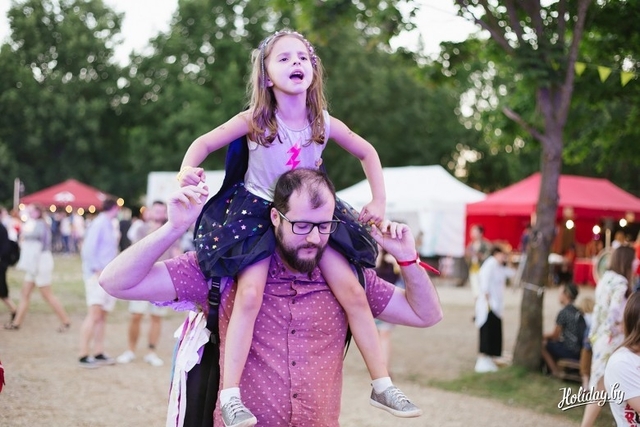 Фото -- ілюстративне. Показує можливий правильний дрес-код