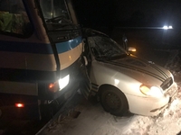 Маршрутка з 16 пасажирами зіткнулась з легковиком: пасажир Ланоса загинув (ФОТО)