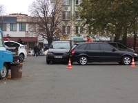 Поблизу ТЦ «Чайка» у Рівному сталася ДТП  (ФОТО)