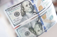 Долар в Україні впав у ціні 