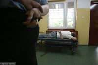 У Польщі п'яного українця-дебошира поліція зв'язала ременем: 23-річний хлопець почав синіти й помер (ФОТО)