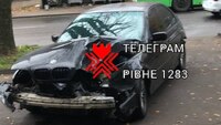 ДТП за участі тролейбуса сталася у Рівному: водія автівки розшукує поліція (ФОТО/ВІДЕ)