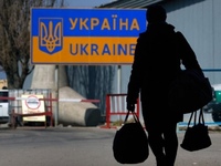 Напередодні масового повернення в Україну заробітчан на Великдень держава знову змінила правила в’їзду