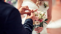 Притягують неприємності: Ці подарунки НЕ варто дарувати нареченим на весілля