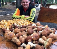 Нардеп Вознюк і спонсор НК «Верес» разом назбирали грибів (ФОТО) 