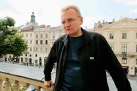 У Львові чоловік напав на Андрія Садового: поліція встановила особу
