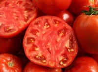 Чому в Україні подешевшали помідори. Відповідь експертів