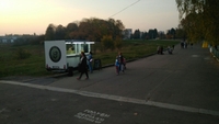 Кіоск-мандрівник: мобільна кав’ярня, що «незаконно» стояла у парку Шевченка, тепер – в іншому парку (ФОТО)