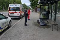 У Рівному на зупинці знайшли тіло чоловіка: Він був у крові 