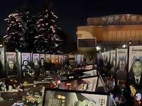 У Рівному жінка пошкодила портрети Героїв на Майдані Незалежності (ВІДЕО)