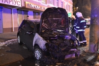 Вночі у Рівному підпалили автомобіль (ФОТО)