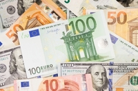 Курс долара та євро поступово «поповз» вгору 