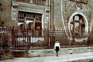 Фрагмент нинішнього "Будинку вчених", свсітлині, якій понад 100 років