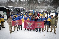 Наші – вдома: Двоє захисників із Рівненщини повернулися з полону (ФОТО)