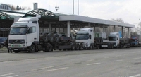 Затримують поляки: на українсько-польському кордоні величезне скупчення автотранспорту