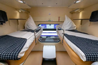 Кінець суперечкам: Укрзалізниця прокоментувала права пасажирів на верхніх та нижніх полицях