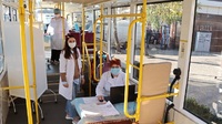 Людей почали вакцинувати у трамваї (ФОТО)