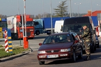 На кордоні з ЄС знову черги з сотень автомобілів