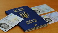Українцям потрібно терміново замінити паспорти: старі документи вже не дійсні для подорожей і виїзду за кордон