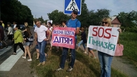 Учителі та мешканці Млинова перекрили дорогу на Берестечко



