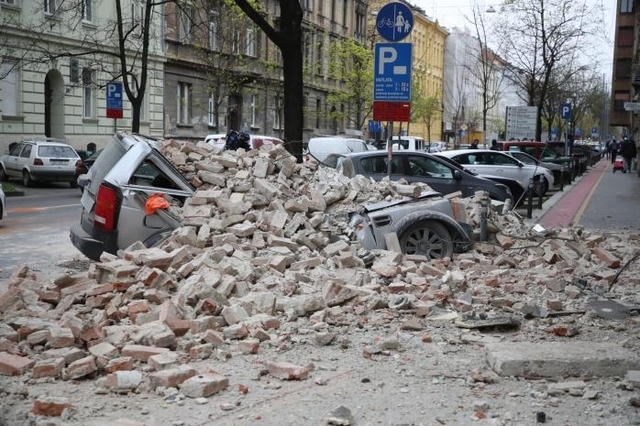 Землетрус у Хорватії пошкодив чимало будівель та машин. При чому, одночасно