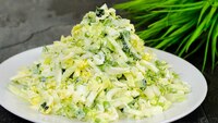 Їм його – і гарнішаю: дуже ніжний салат «Пролісок» із пекінської капусти та огірка