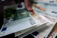 Курс євро наближається до 35 грн. Долар теж росте