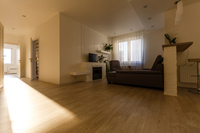 Буде дратувати щодня: колір підлоги, яка вдома виявиться геть не практичною 